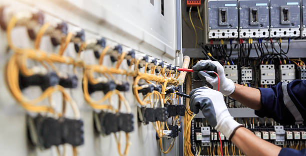 Professional Electrician technician working in Shinnecock Hills, NY